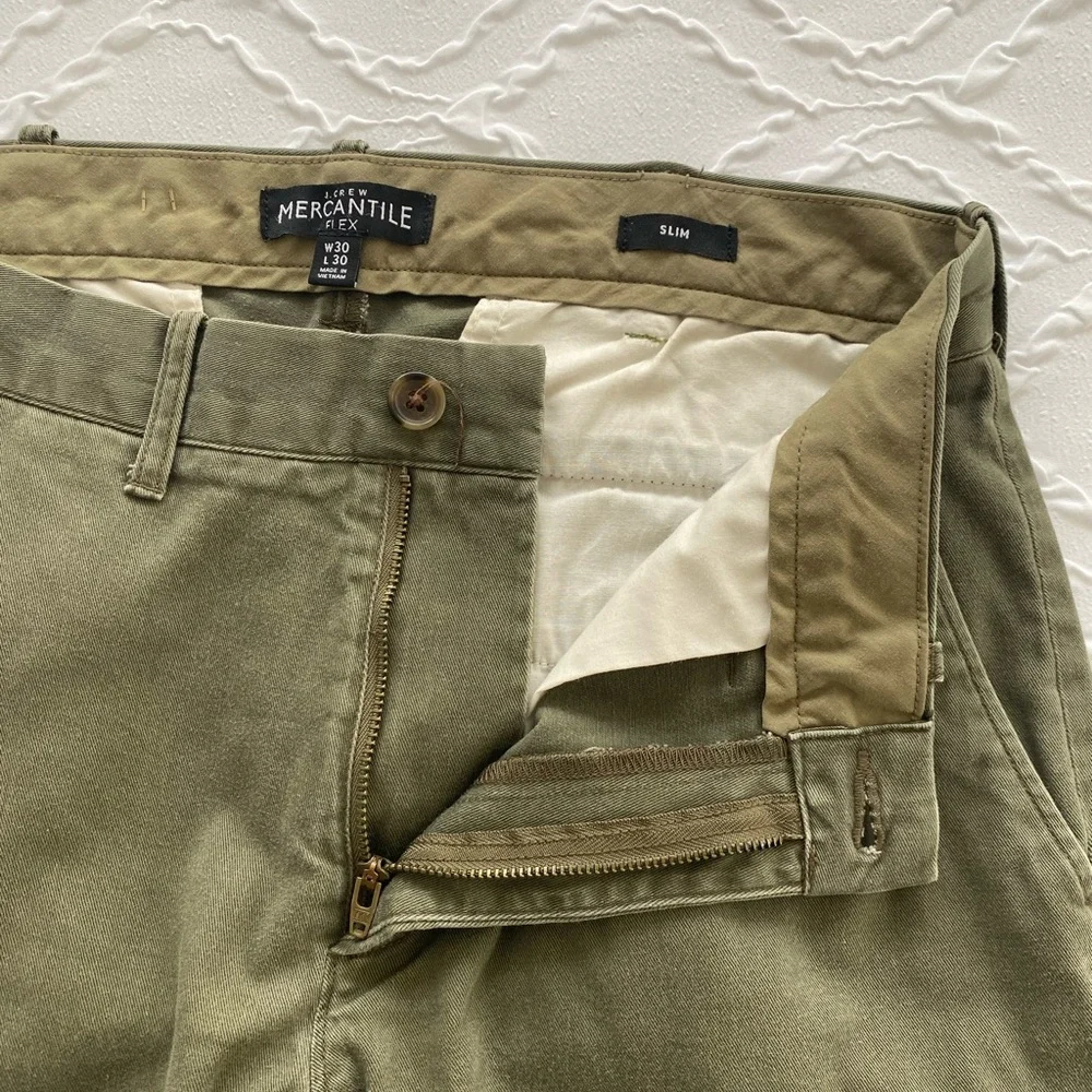 J. Crew - Slim Fit Cotton Chinos in Army Green - Size 30 x 30